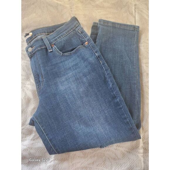 52 Levi's boyfriend distressed ankle jeans - Picture 2 of 10